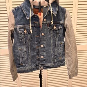 Levi's Hybrid Trucker Jacket with hoodie